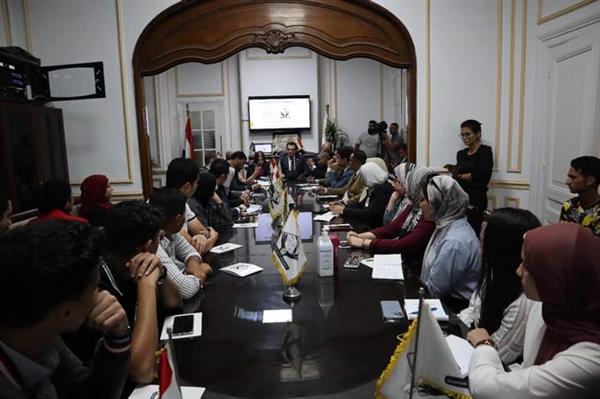 التنسيقية تطرح النقاش بدون خطوط حمراء ومطالبات بتعديل قانون الأحزاب