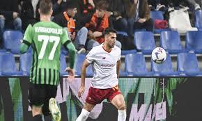 روما يتعادل مع ساسولو 1-1 في الدوري الإيطالي لكرة القدم