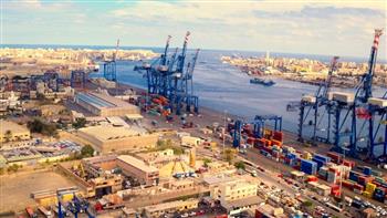   المنطقة الاقتصادية لقناة السويس: تفريغ 41 طن معدات بترولية بميناء غرب بورسعيد