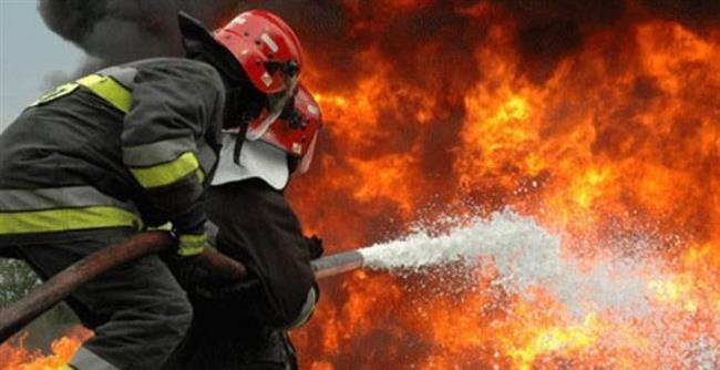 السيطرة على حريق سيارة نقل بالطريق الأوسطى فى حلوان