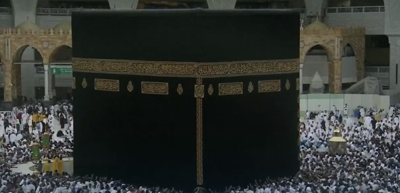 شاهد.. أمطار الخير تتساقط على المسجد الحرام