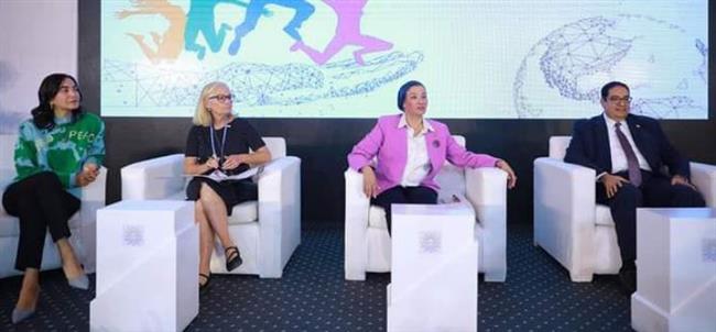الخشت: طلاب جامعة القاهرة استعرضوا الأفكار والحلول المبتكرة لمشكلات المناخ