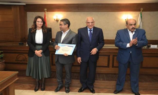 محافظ الجيزة يكرم أصحاب المشروعات المتميزة والخضراء الذكية 