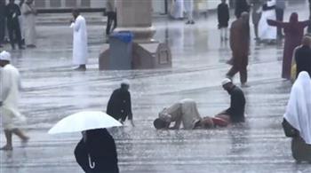   شاهد.. هطول أمطار غزيرة على المسجد النبوى الشريف