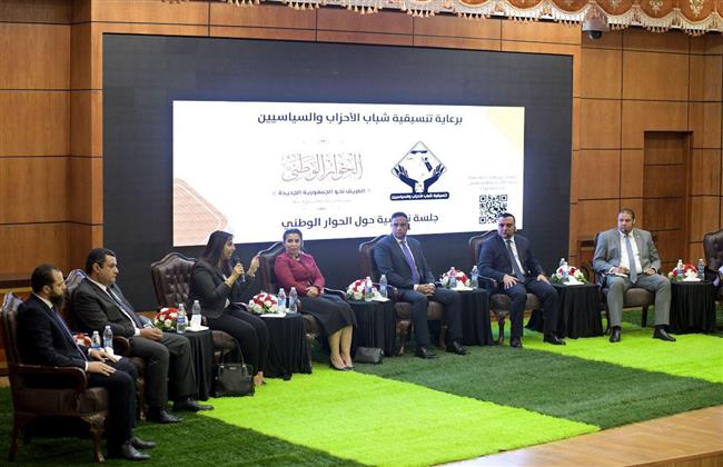 جلسة نقاشية لـ" تنسيقية شباب الأحزاب" بمحافظة الدقهلية بمشاركة المحافظ ونائبه