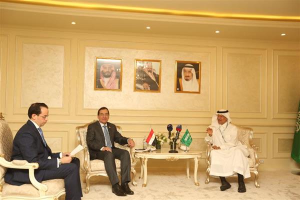 وزير البترول يبحث مع نظيره السعودي خفض الانبعاثات الكربونية