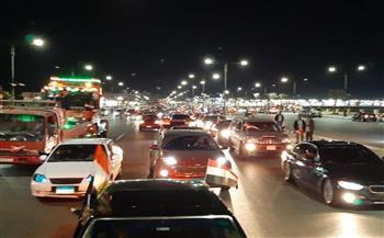 ليلة في حب مصر.. مواطنون يجوبون الشروق بالأعلام تأييدًا للرئيس والدولة.. فيديو وصور