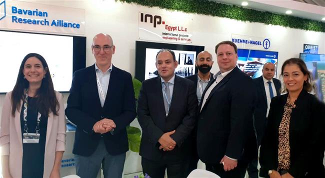 وزير التجارة والصناعة يقوم بجولة تفقدية للمنطقة الخضراء ويتفقد المنتجات والحلول الابتكارية المقدمة من الشركات 