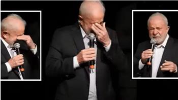   عودة الجوع.. بكاء رئيس البرازيل المنتخب خلال كلمة أمام مؤيديه (فيديو)