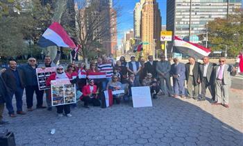 تحت شعار «يسقط الخونة».. الجالية المصرية فى نيويورك يتضامنون مع القيادة السياسية