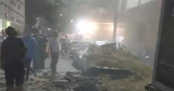 انهيار شرفة منزل على سيارة أمام مبنى ديوان محافظة أسوان