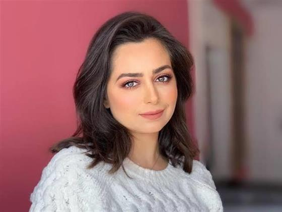 هبة مجدي بإطلالة باللون الأحمر في مهرجان القاهرة السينمائي الدولي الدورة الـ 44