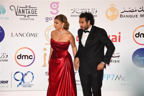 نيللي كريم بفستان جرىء في افتتاح مهرجان القاهرة السينمائي الدولي