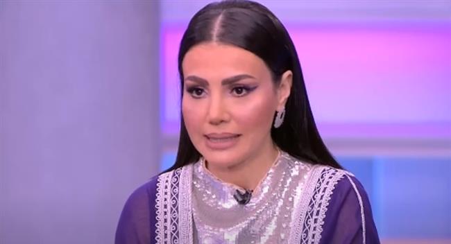 دينا فؤاد بإطلالة باللون الأبيض في افتتاح مهرجان القاهرة السينمائي الدولي 