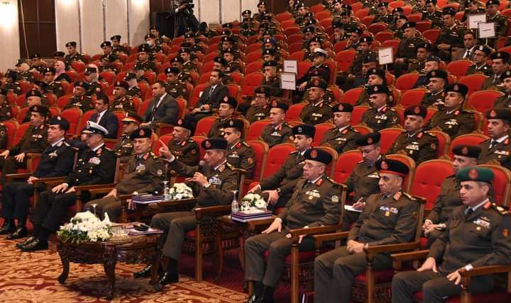 وزير الدفاع يشهد مناقشة البحث الرئيسى لإدارة الشئون المعنوية للقوات المسلحة