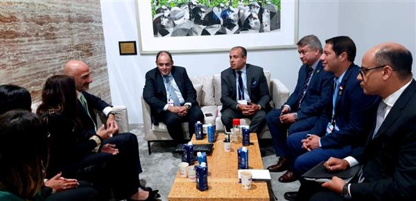 وزير التجارة يبحث مع "تتراباك" خطط الشركة المستقبلية لزيادة استثمارتها في السوق المصري
