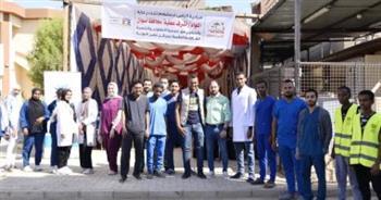 محافظ أسوان: قافلة طبية بقرية توشكى توقع الكشف المجانى لـ623 مواطنا