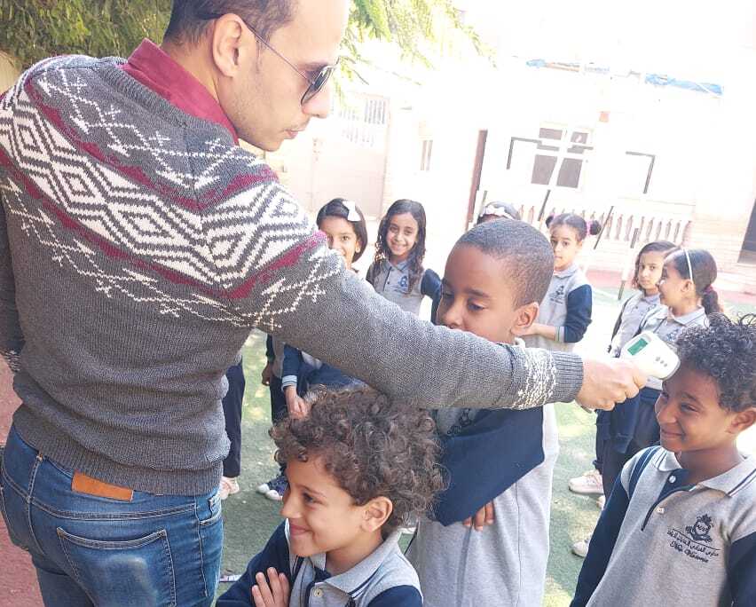 «حماة الوطن» بالجيزة ينظم زيارات ميدانية لتوقيع الكشف الطبي علي طلبة المدارس بالهرم