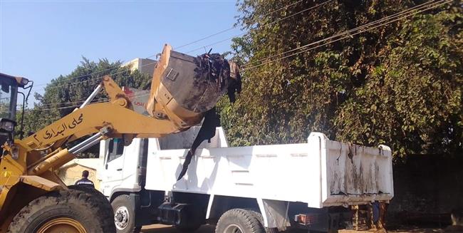 محافظ أسيوط: استمرار خطة رفع نواتج تطهير الترع والمصارف بالتنسيق مع الري 