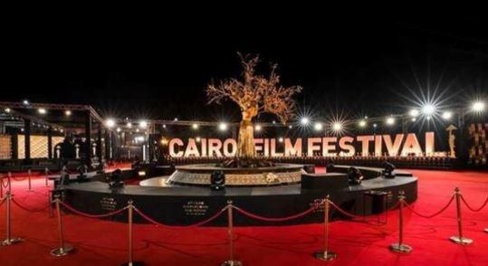 ناقد عن القاهرة السينمائي: تخصيص مساحة من الـ ريد كاربت للجمهور قرار رائعا|فيديو