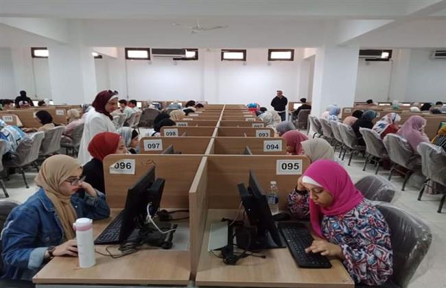29800 طالب وطالبة يؤدون اختبارات منتصف الفصل الدراسي إلكترونياً بجامعة القناة