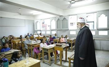 الدكتور الضويني يتفقد الرواق الأزهري بأسوان