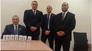 بطريقة شيطانية.. ضبط ساعات غالية الثمن مع راكب بمطار القاهرة (صور)