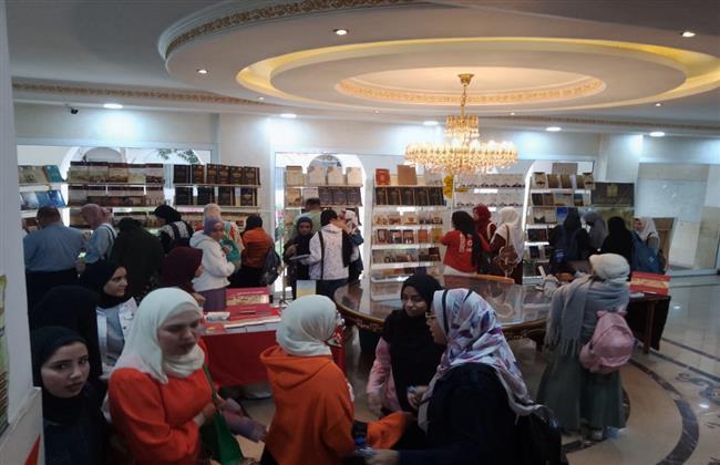 إقبال كبير على إصدارات دار الكتب والوثائق في جامعة الأزهر 