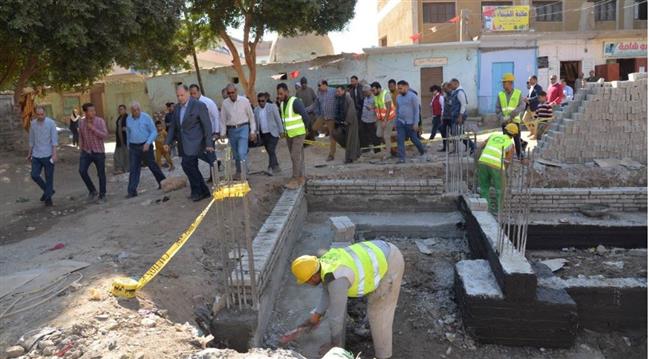 محافظ أسيوط يتفقد أعمال إنشاء محطات رفع صرف صحي 3 قرى 