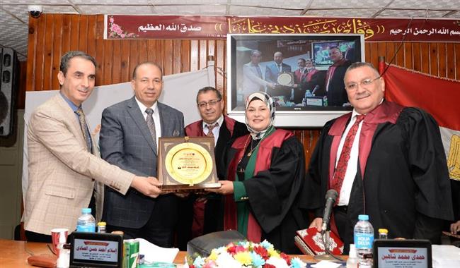رنا حامد تقهر الظلام .. أول باحثة تحصل على الدكتوراة في الأدب الانجليزي بجامعة المنصورة  