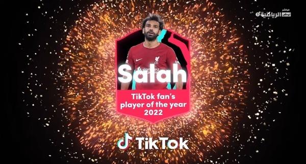 بالفيديو لحظة تسلم صلاح جائزة أفضل لاعب بالعالم