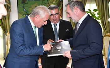   بحث توقيع اتفاقية تآخ بين مدينتي شرم الشيخ و"ايراكليو" اليونانية
