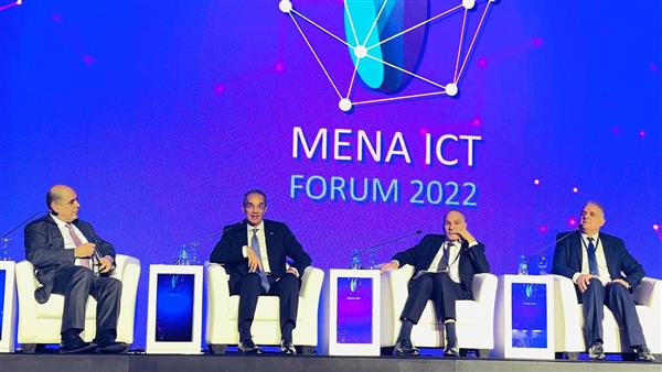 وزير الاتصالات: 90% من حركة البيانات بين الشرق والغرب تمر عبر الأراضى والمياه المصرية