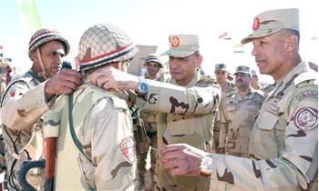   وزير الدفاع يشهد إجراءات تفتيش الحرب لأحد تشكيلات المنطقة الغربية العسكرية
