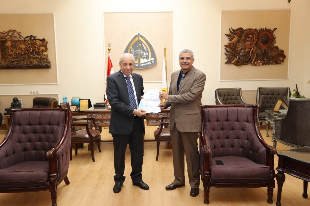 رئيس جامعة الزقازيق يصدر قراراً بتكليف طارق عزت قائماً بأعمال عميد معهد الأورام