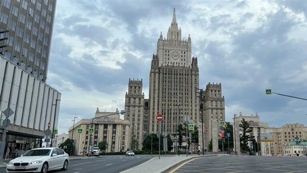 باحث سياسي لـ «القاهرة الإخبارية»: الغرب يعمل على مصادرة أموال روسيا لضخها في اقتصاده