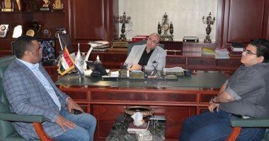 محافظ بني سويف يلتقى مدير الطب البيطري الجديد لمناقشة ملفات خاصة بالقطاع