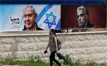   استطلاعات رأي الناخبين في إسرائيل ترجح فوز رئيس الوزراء السابق بالانتخابات