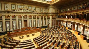   البرلمان النمساوي يرفض سحب الثقة من الحكومة بسبب اتهامات المعارضة لها بالفساد