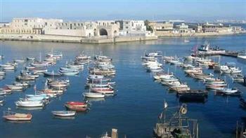 انطلاق رحلات الصيد بميناء الصيد البحري ببرج البرلس بعد تحسن الأحوال الجوية
