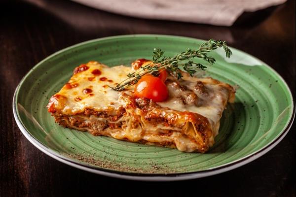 طريقة عمل لازانيا بالصوص الأحمر