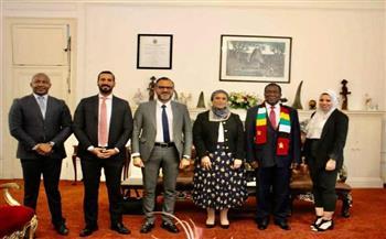 سفيرة مصر في هراري تلتقي مع الرئيس الزيمبابوي