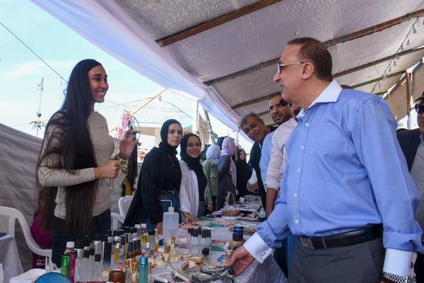 محافظ الإسكندرية: مستمرون في إقامة المعارض ضمن مبادرة «باب رزق» تشجيعا للحرف اليدوية 