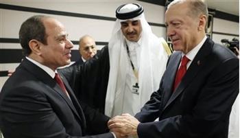  الرئيس السيسي يتصافح مع نظيره التركي