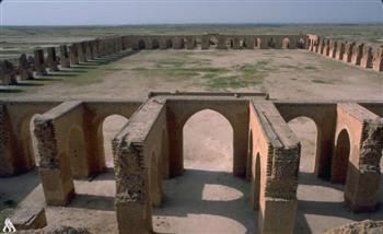   الآثار العراقية ووفد اليونسكو يبحثان وقف التجاوزات على المواقع الأثرية في سامراء