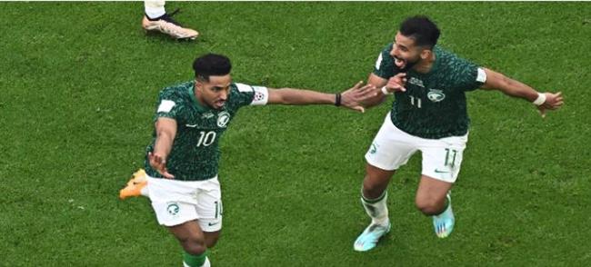السعودية تسقط ميسي ورفاقه في أول مباراة بكأس العالم