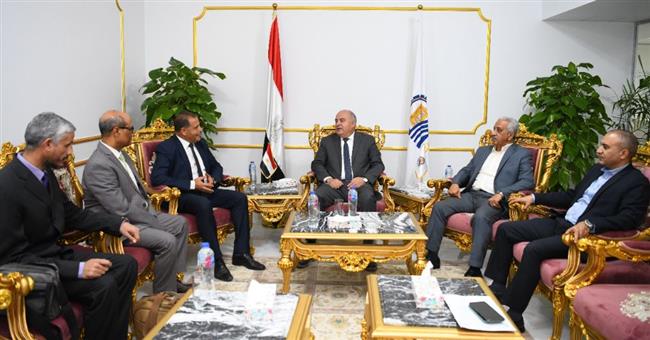 " الداودي " يستقبل وفد من الجهاز المركزي للتعبئة العامة والإحصاء بقنا