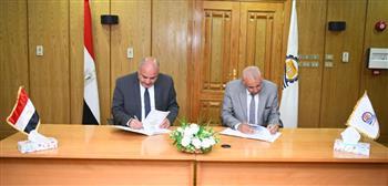محافظ قنا يوقع بروتوكول تعاون مع شركة مياه الشرب لإنشاء محطات وشبكات مياه الشرب بمدينة الأمل 