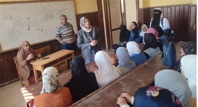 قومي للمرأة بالفيوم: توعية 100 طالبة بقضايا الزواج المبكر والبطالة والهجرة غير الشرعية         