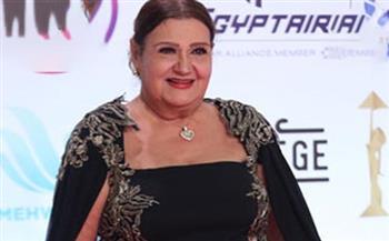 ظهور نادر للفنانة ميمى جمال فى ختام مهرجان القاهرة